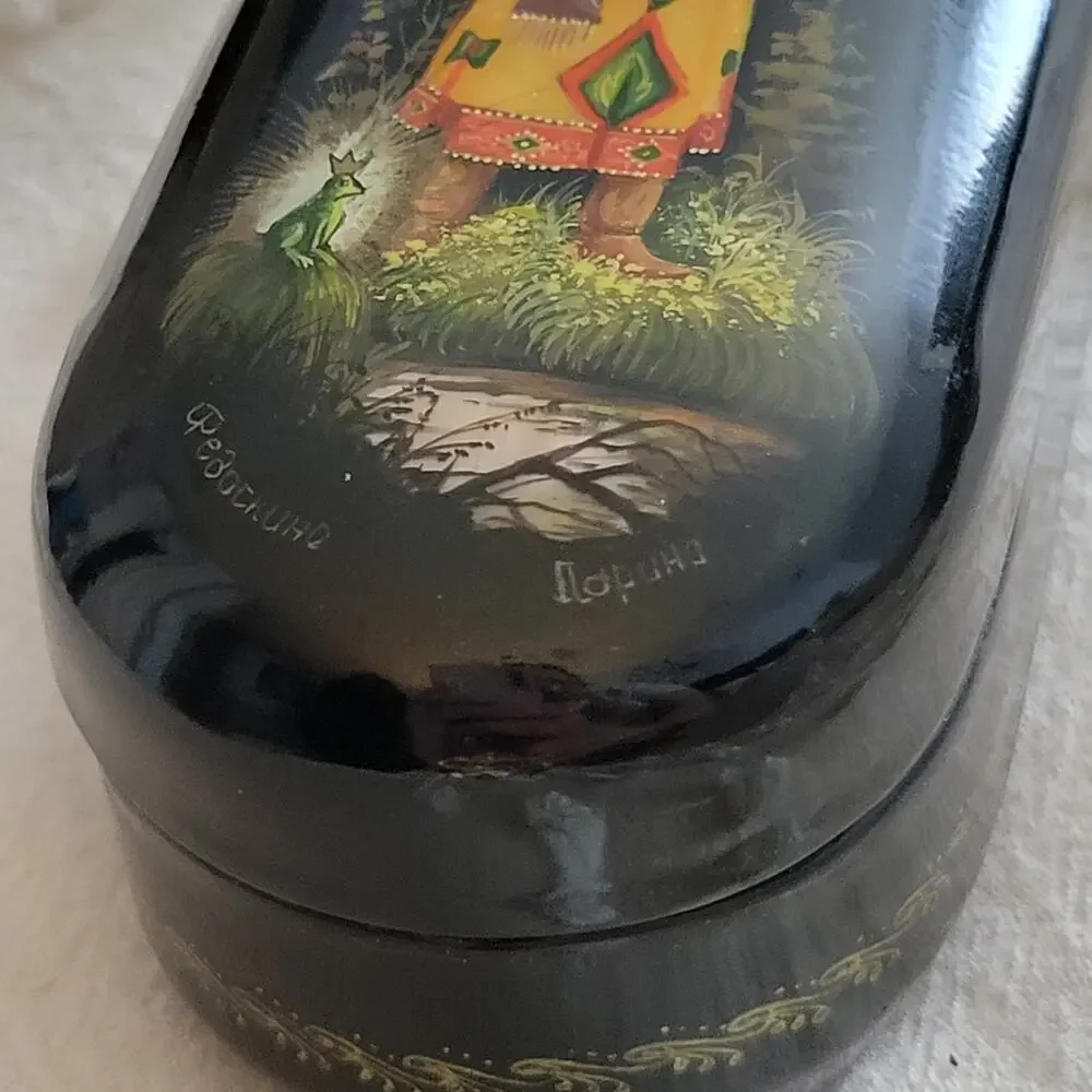 VTG Russian Fedoskino Hand Painted Frog Prince Ivan Signed Lacquer Hinged Box